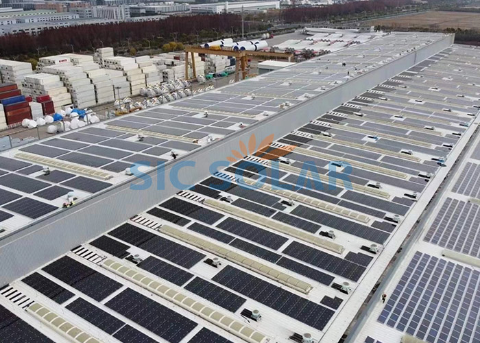 インドの1.7MW金属屋根太陽光発電設置システム