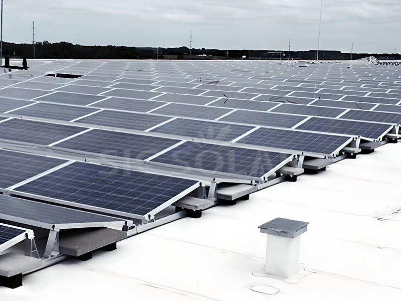 ドイツの 3.5 MW 太陽光安定器搭載システム
        
