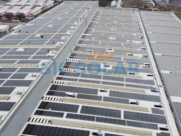 インドの1.7MW金属屋根太陽光発電設置システム