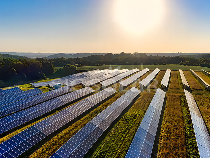 チェコ共和国の18MW地上設置型太陽電池アレイ