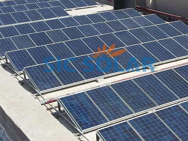 ノイダの 1.2 MW 調整可能な三角ソーラー屋根設置システム