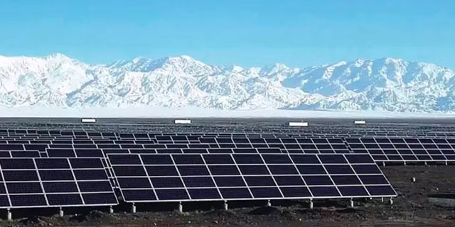 Solar panel mounting systems