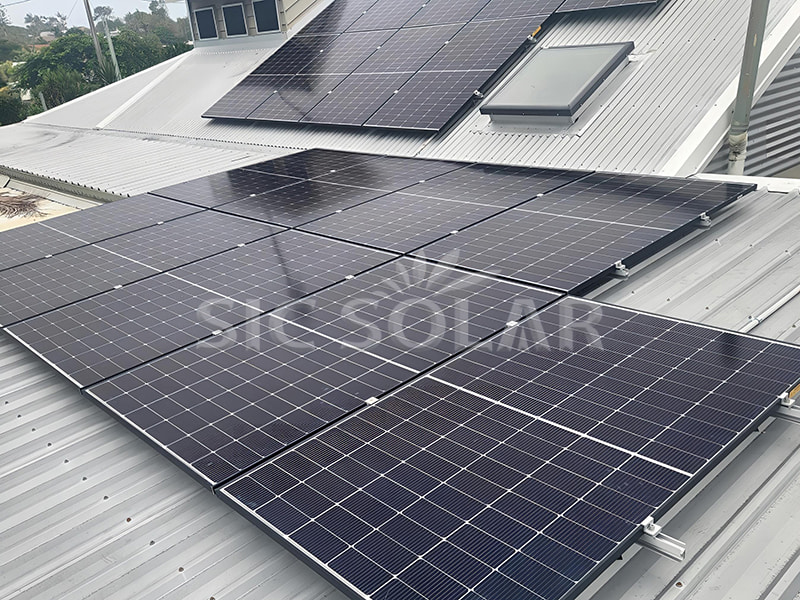 ブルガリアにおける20KW太陽光発電波形金属屋根設置