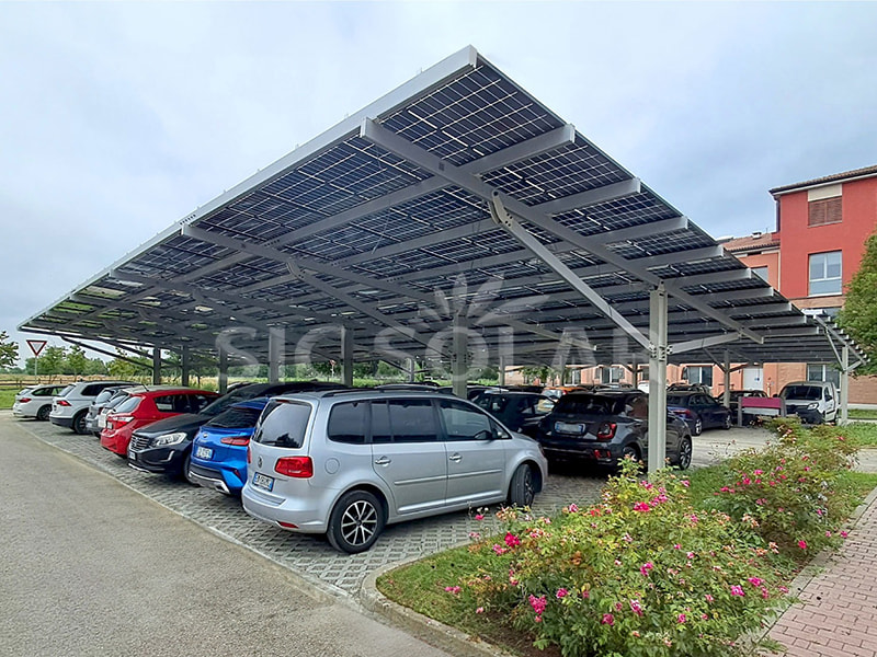 フィンランドの100KWスチールカーポート地上設置型太陽光発電システム