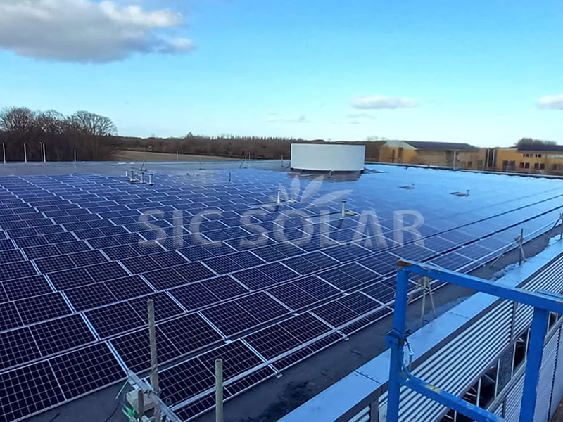 カナダの2MW太陽光発電フラットルーフマウントシステムブラケット