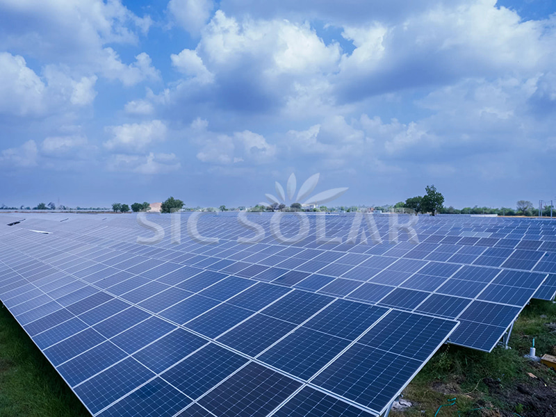 インドの2MW地上設置型太陽光発電システム