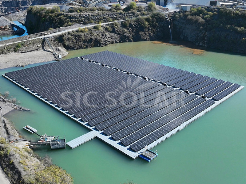 英国における200KWソーラーパネル水上PV構造物の設置