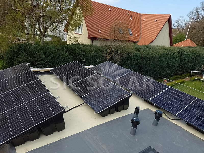 ドイツにおける20kW平屋根設置型ソーラーパネル