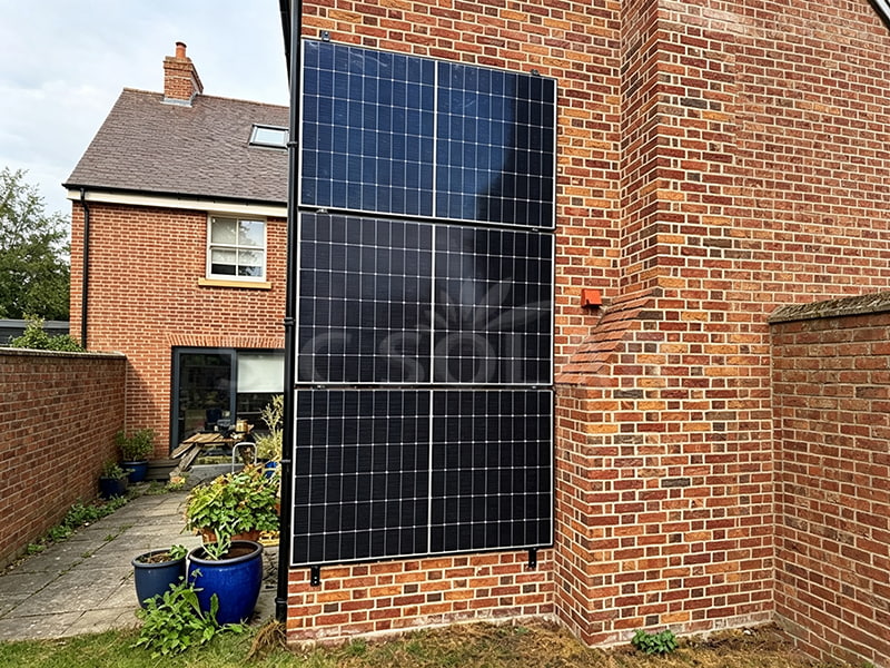 イギリスにおける5KWソーラーパネル用壁掛けマウント